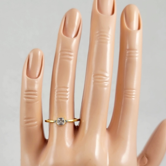 18k Yellow Gold Dainty Princess Cut Ring - Picture 10 of 10